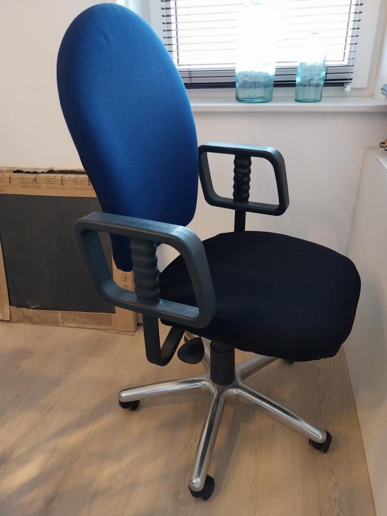 Gratis comfortabele Bureaustoel - Blauw/Zwart, Huis en Inrichting, Bureaustoelen, Ophalen, Gebruikt, Blauw