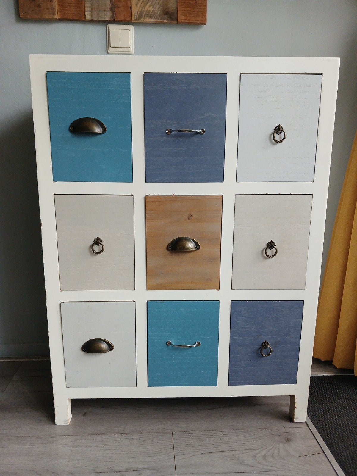 Witte kast/dressoir met 9 gekleurde lades H90-B67-D32 cm, Huis en Inrichting, Ophalen, Gebruikt, 5 laden of meer, 50 tot 100 cm