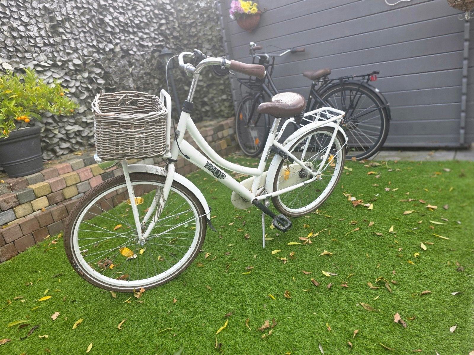 Witte meisjes fiets met mandje en lage instap, Fietsen en Brommers, Overige merken, Terugtraprem, Ophalen of Verzenden, 50 tot 53 cm