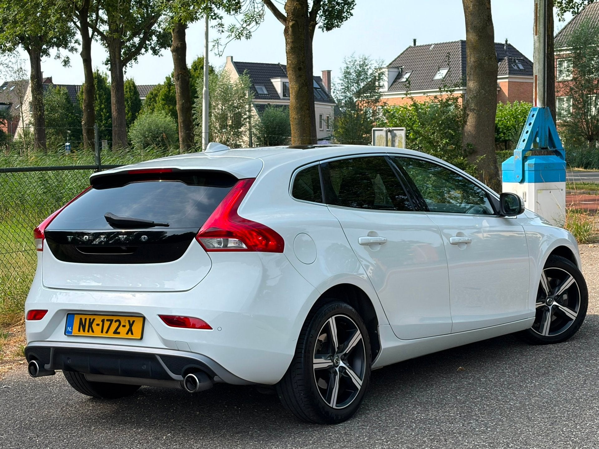 Volvo V40 1.5 T2 Nordic+ /Automaat/Led/Navi/Camera/, Euro 6, 700 kg, Leder en Stof, Origineel Nederlands