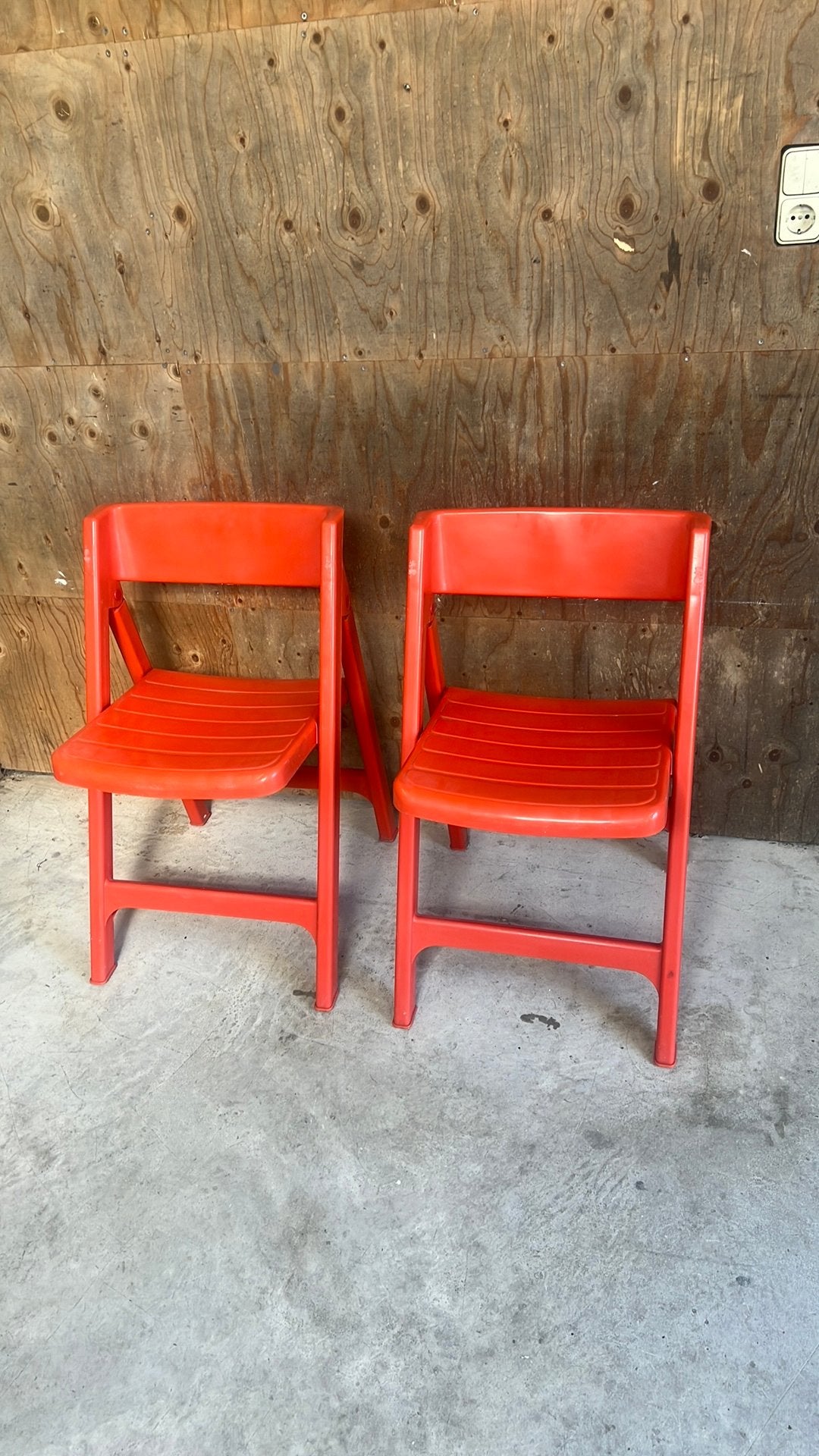 2 retro vintage oranje klapstoeltjes, Ophalen of Verzenden, Gebruikt, Kunststof, Inklapbaar
