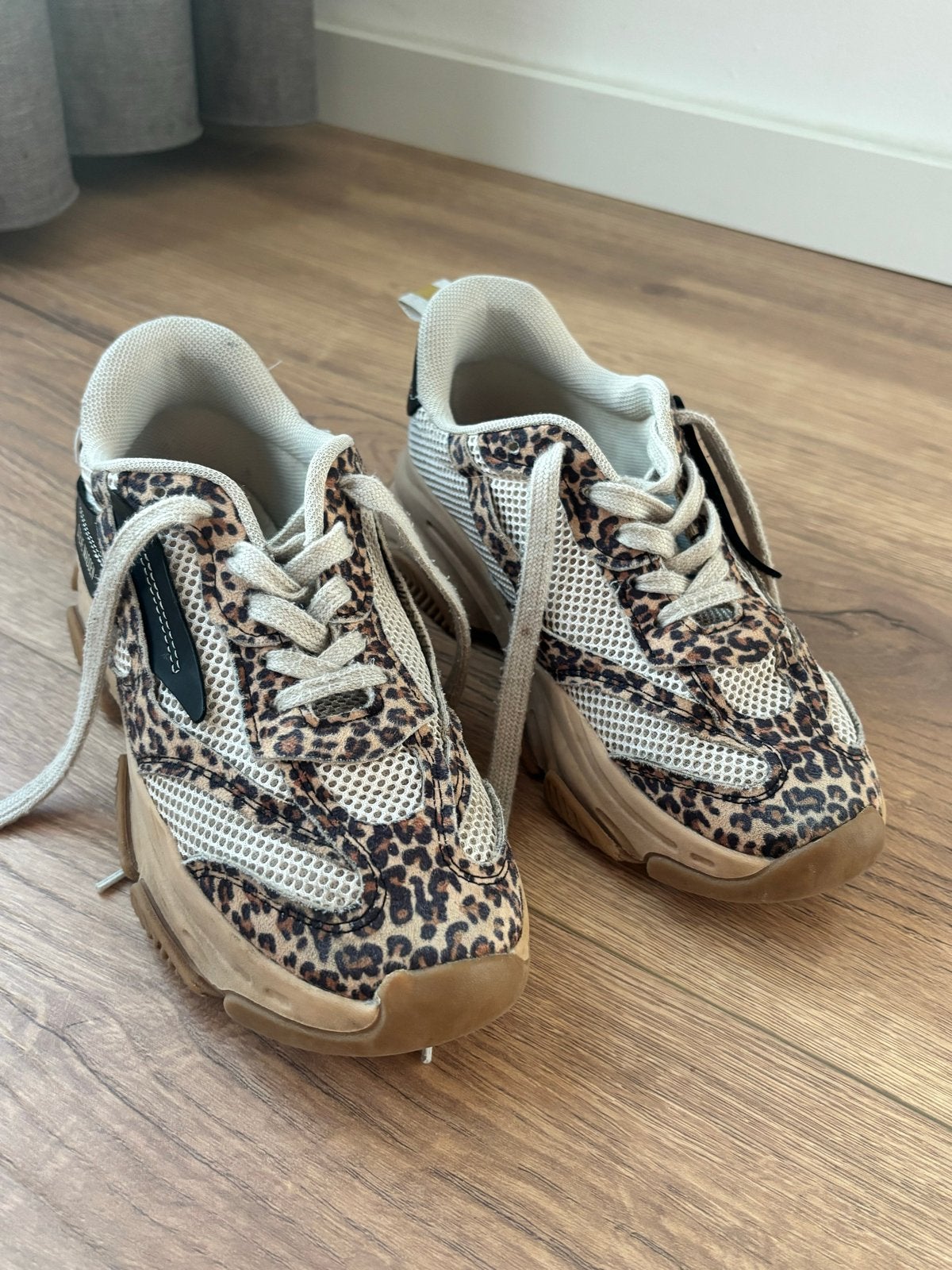 Steve Madden Panterprint Sneakers - Maat 35, Ophalen of Verzenden, Gedragen, Bruin, Sneakers of Gympen