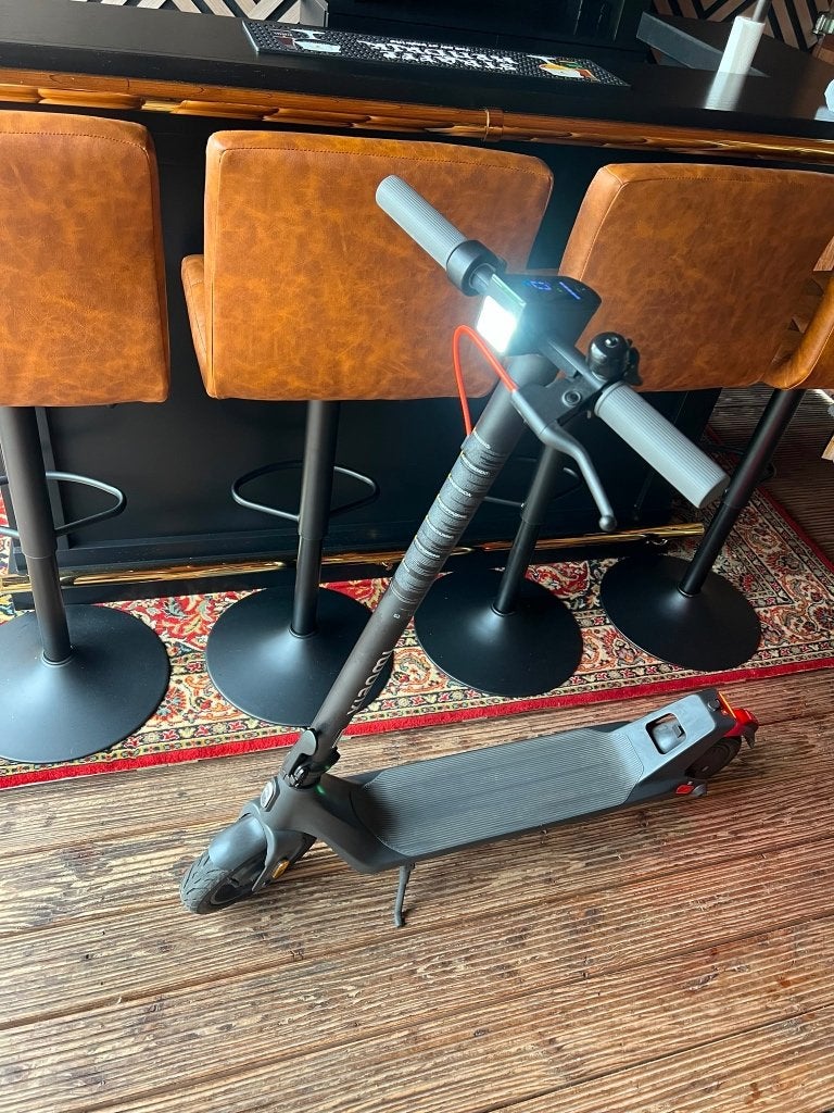 Xiaomi Electric Scooter 4 Lite 2nd Gen 300W motor, Ophalen, Zo goed als nieuw, Elektrische step (E-scooter), Xiaomi