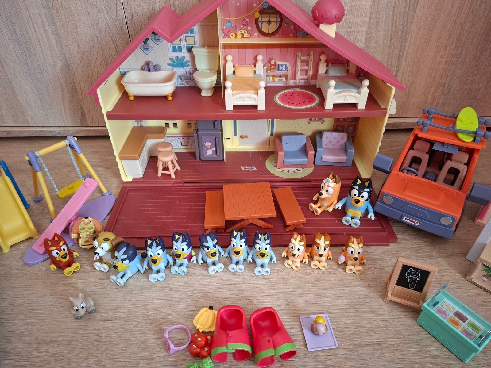 Grote Bluey speelset: huis, zwembad, auto en meer!, Ophalen of Verzenden, Zo goed als nieuw, Poppenhuis