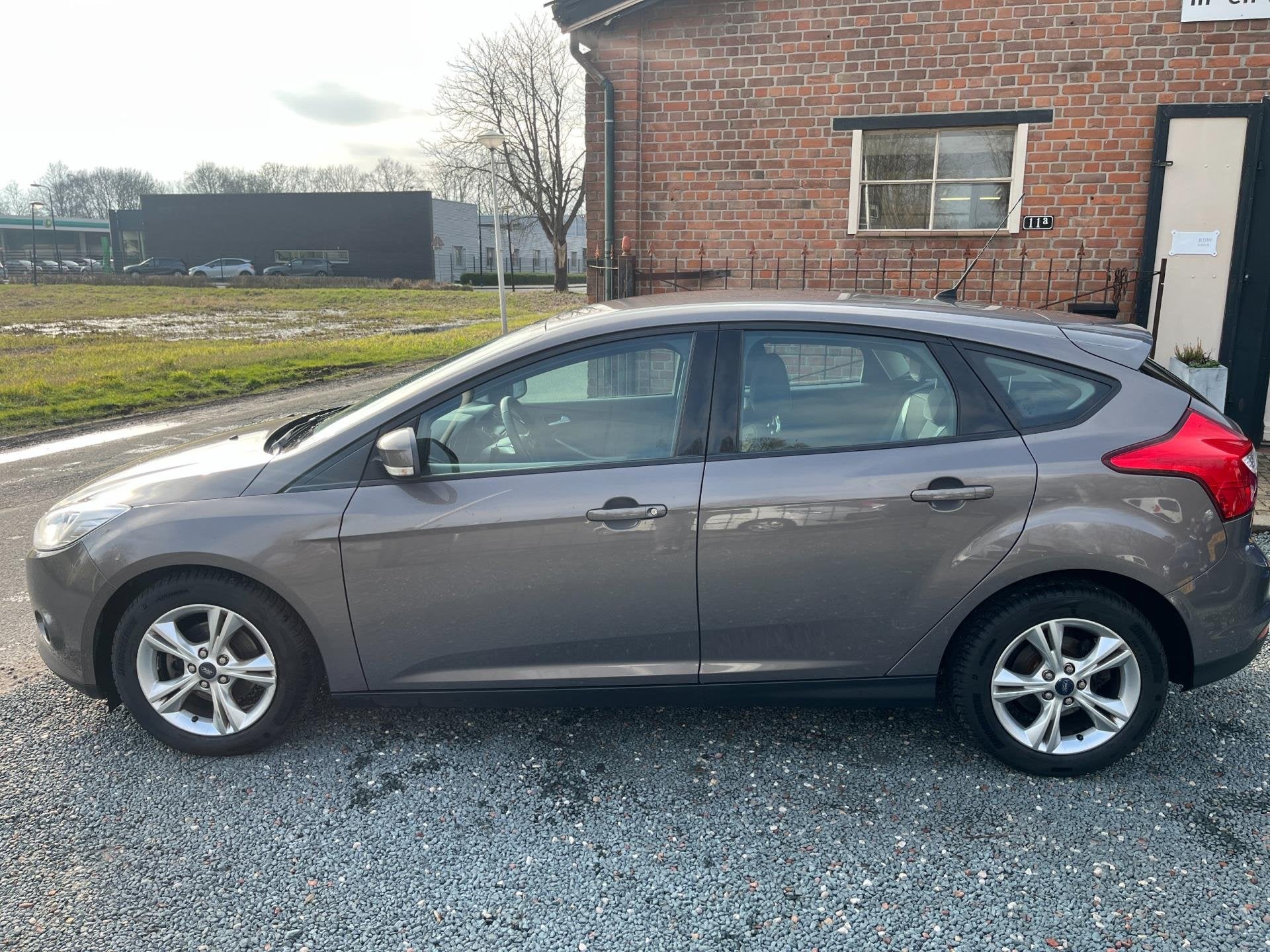 Ford Focus 1.0 EcoBoost Trend ( Airco + Elektrische ramen +, Euro 5, Gebruikt, Zwart, Bruin
