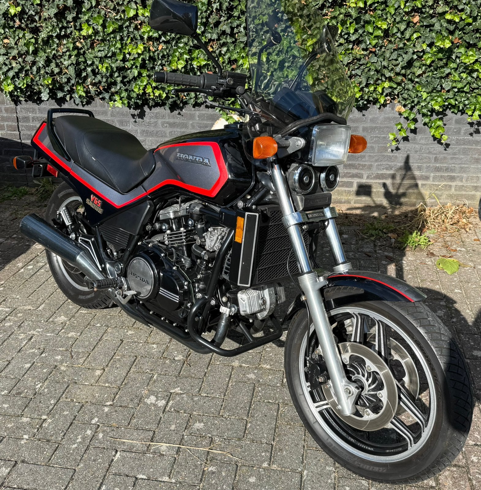 Honda V65 VF1100 Sabre 1985, Motoren, Cardan-aandrijving, 1098 cc, 4 cilinders, Motorrijbewijs A