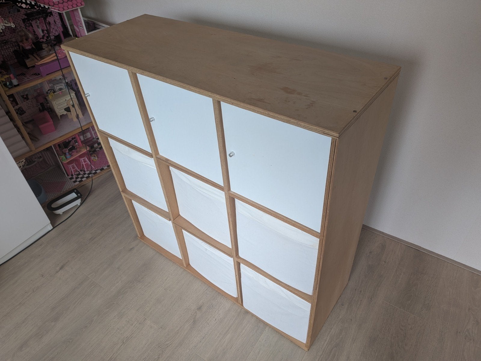 Zelfgemaakte kast met IKEA deurtjes en opbergmanden, Ophalen