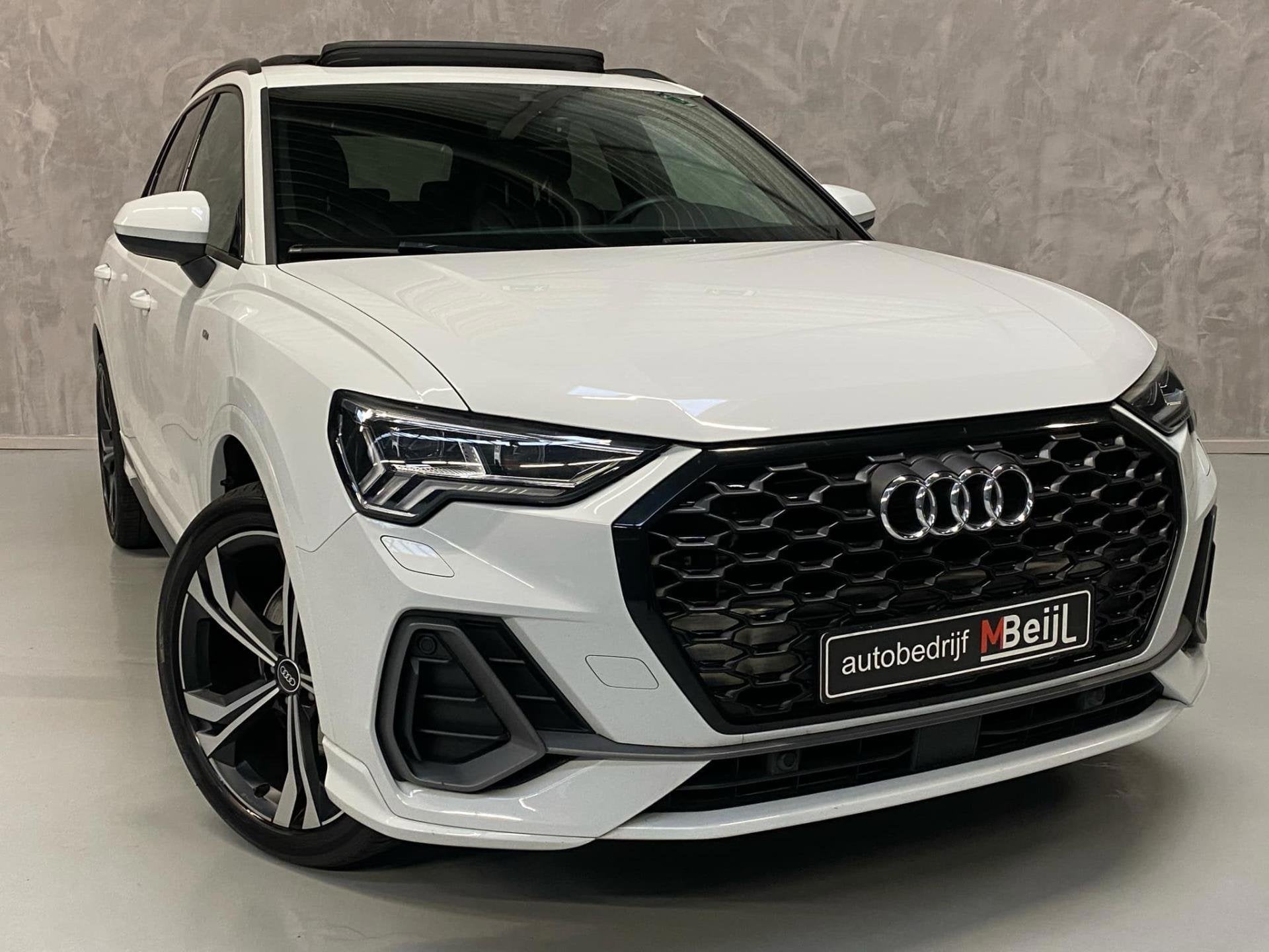 Audi Q3 45 TFSI quattro / 3X S-Line /Pano /Sfeer /Camera, Auto's, Dealer onderhouden, Gebruikt, Euro 6, 1984 cc