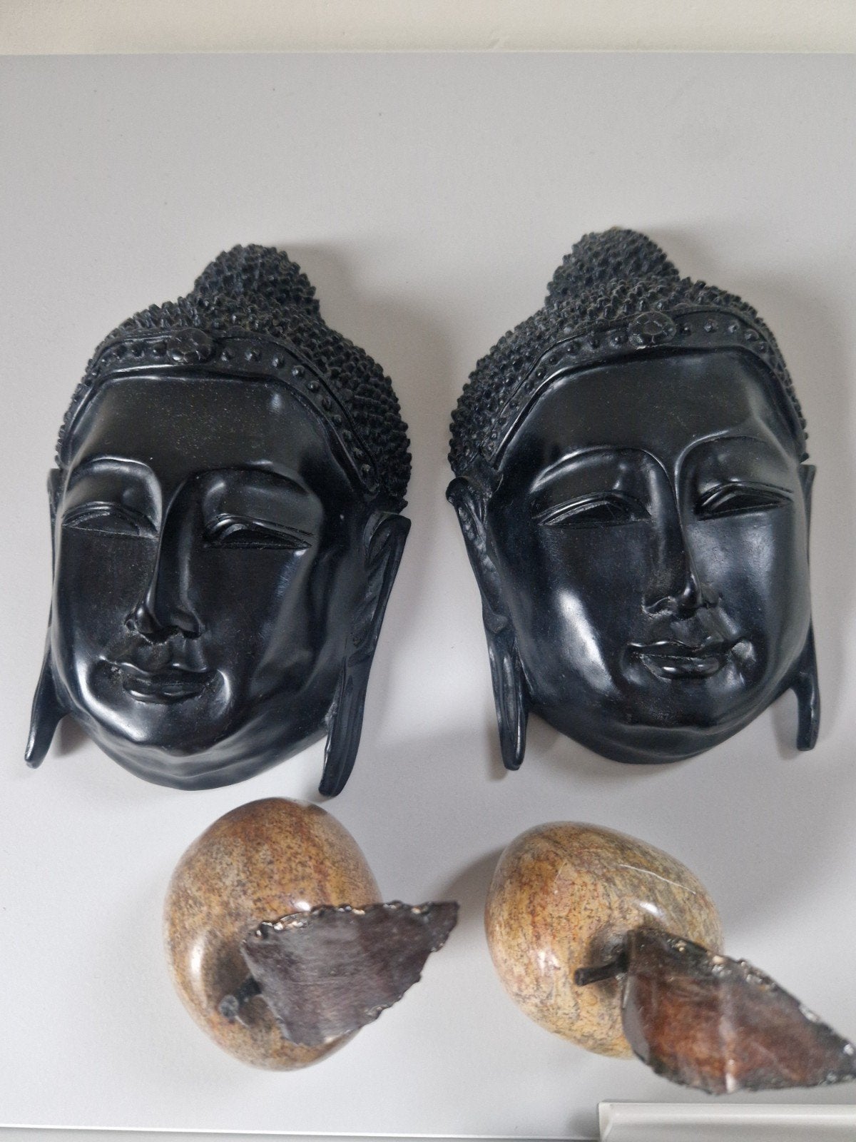 2 Boeddha gezichten - Wanddecoratie, Ophalen of Verzenden, Handgemaakt, Wanddecoratie, Steen of Keramiek