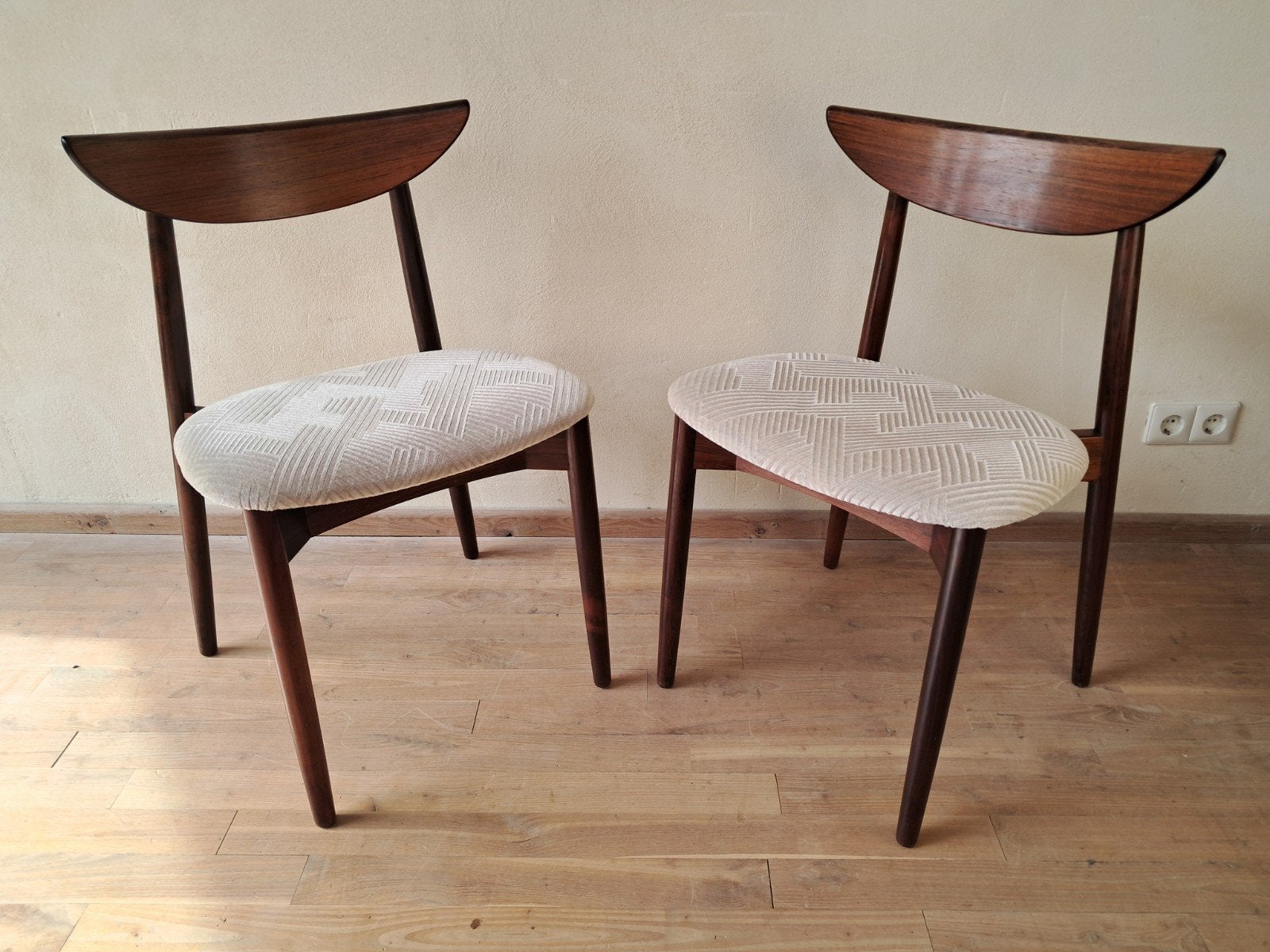 HARRY ØSTERGAARD Deens design jaren '60 twee stoelen izgs, Ophalen, Gebruikt, Twee, Bruin