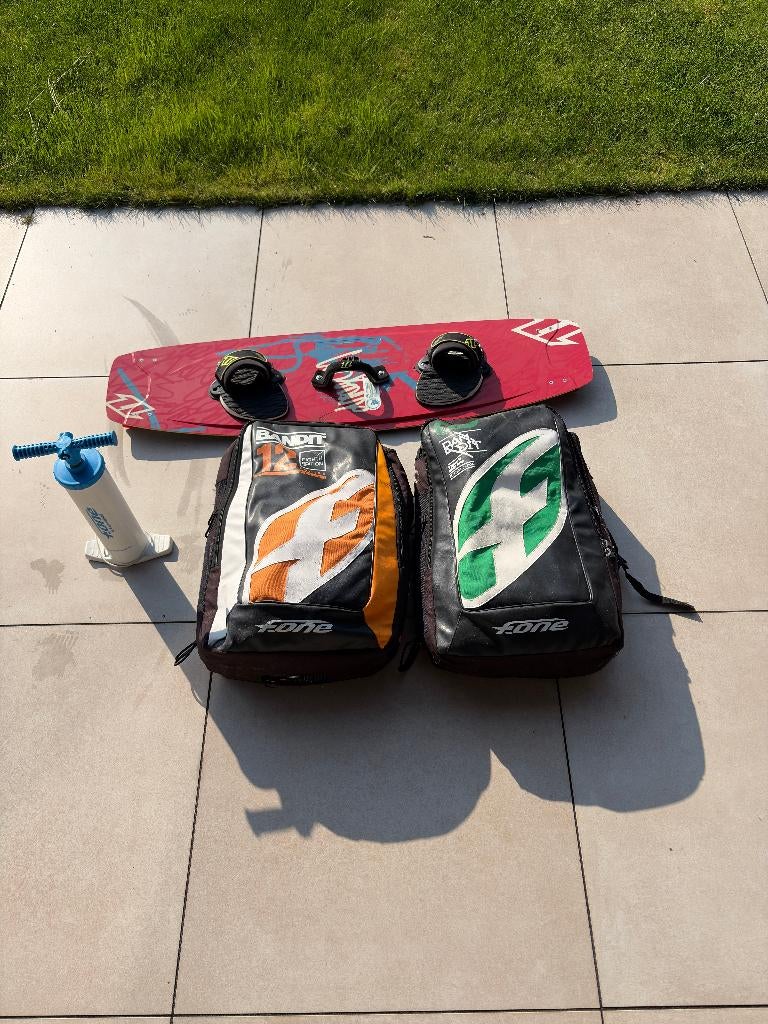 Complete F-one bandit kitesurf set (Kites, Board, Bars, etc), Watersport en Boten, Kitesurfen, Ophalen, Gebruikt, Twintip, Kite