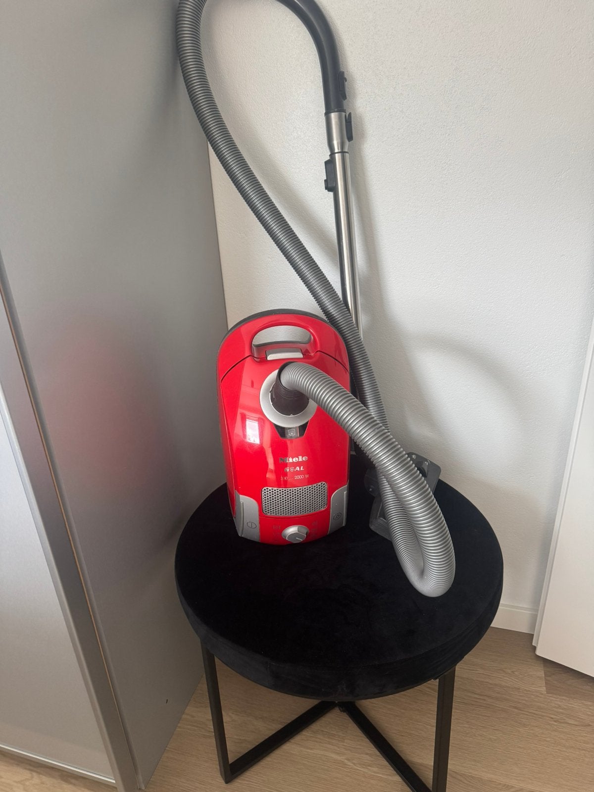 Miele stofzuiger 300-2000 W., Stofzak, Overige typen, Ophalen of Verzenden, Zo goed als nieuw