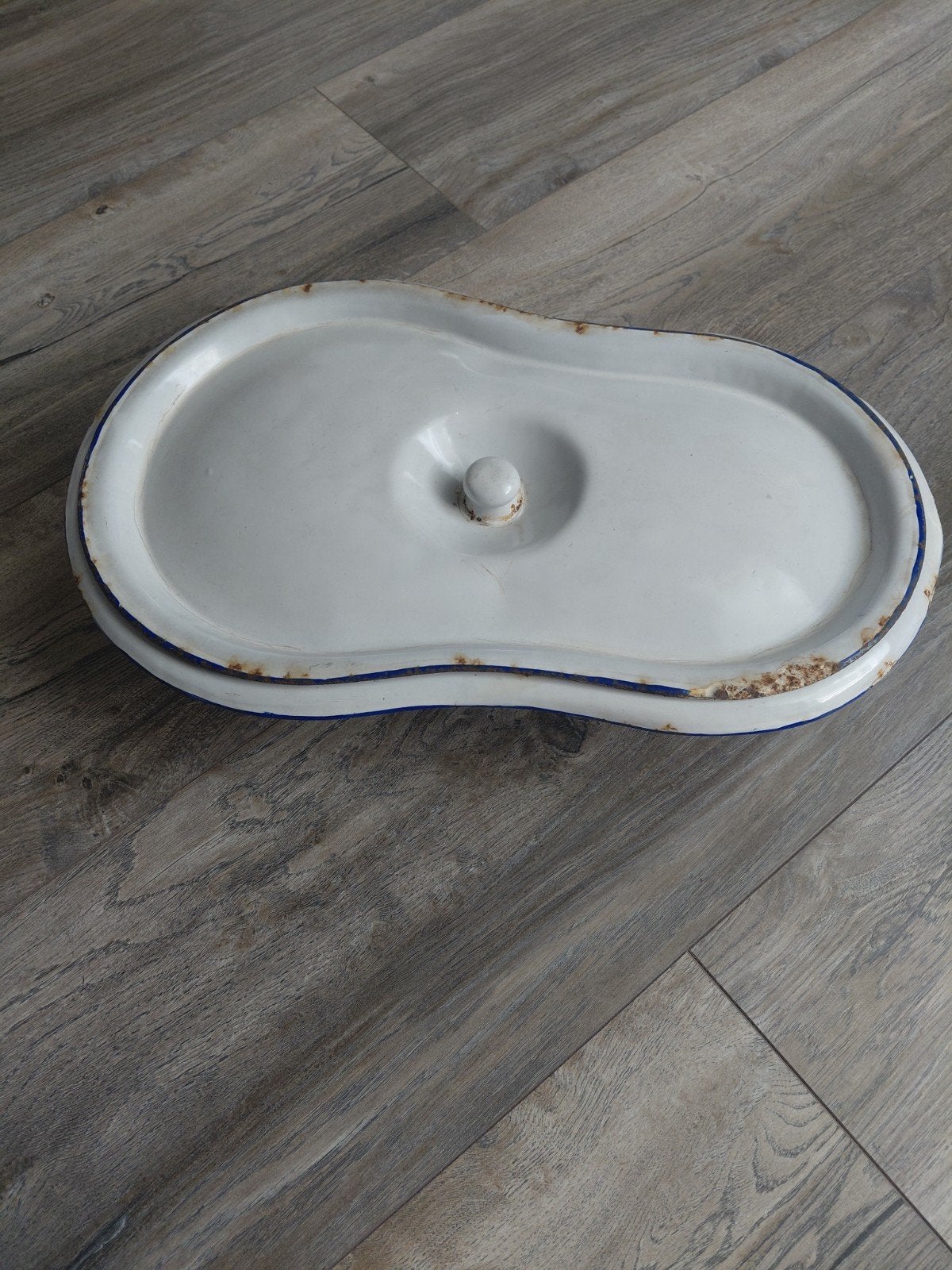 Vintage geëmailleerde bedpan met deksel, Ophalen