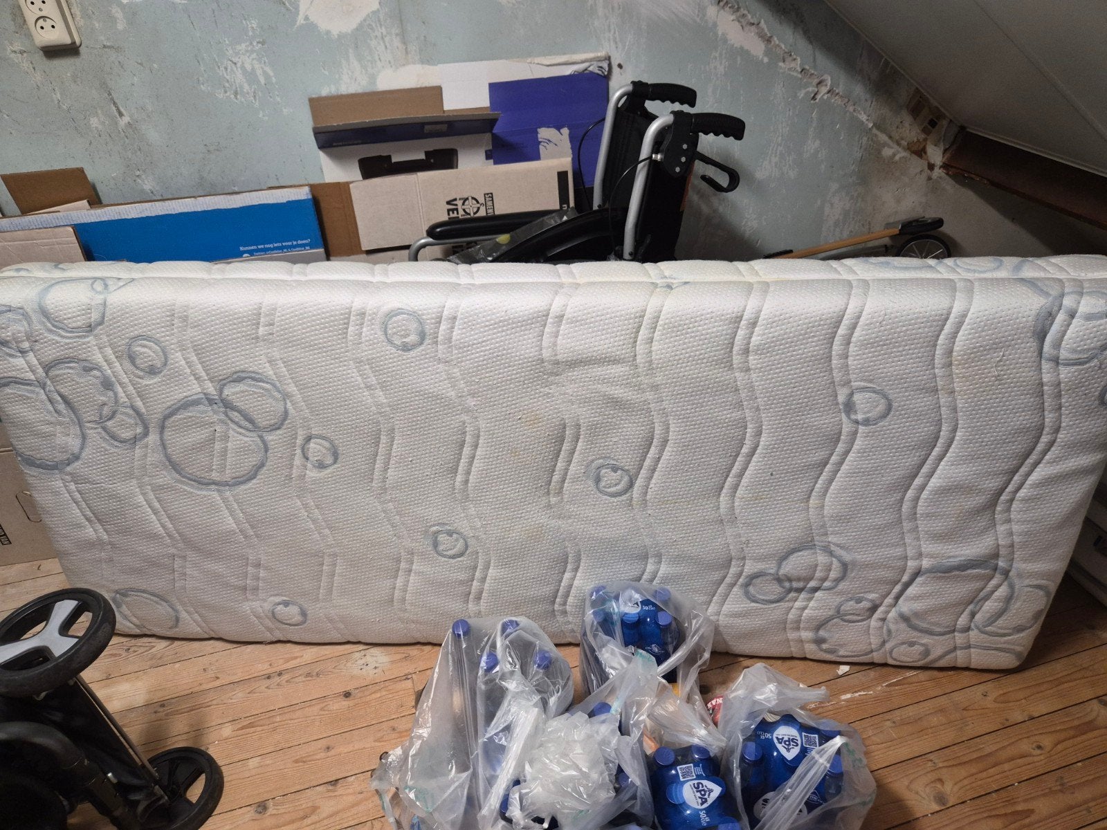 Eenpersoons matras, zo goed als nieuw, Ophalen, 90 cm, Eenpersoons, Zo goed als nieuw