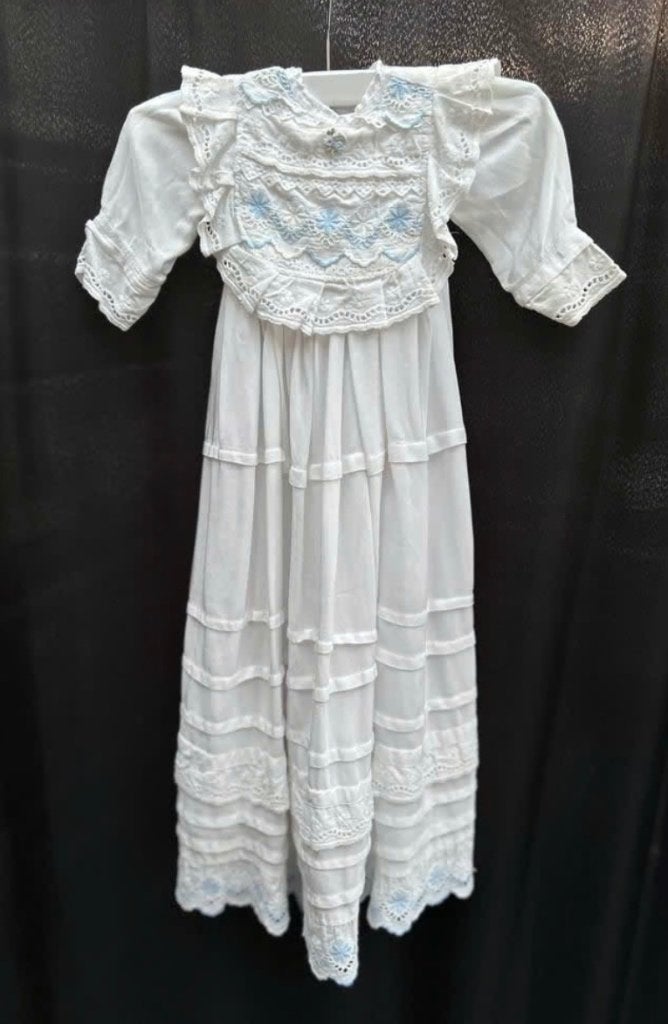 Vintage Lange doopjurk poppenjurk 65 cm, Verzamelen, Poppen, Ophalen of Verzenden, Zo goed als nieuw, X, Kleertjes