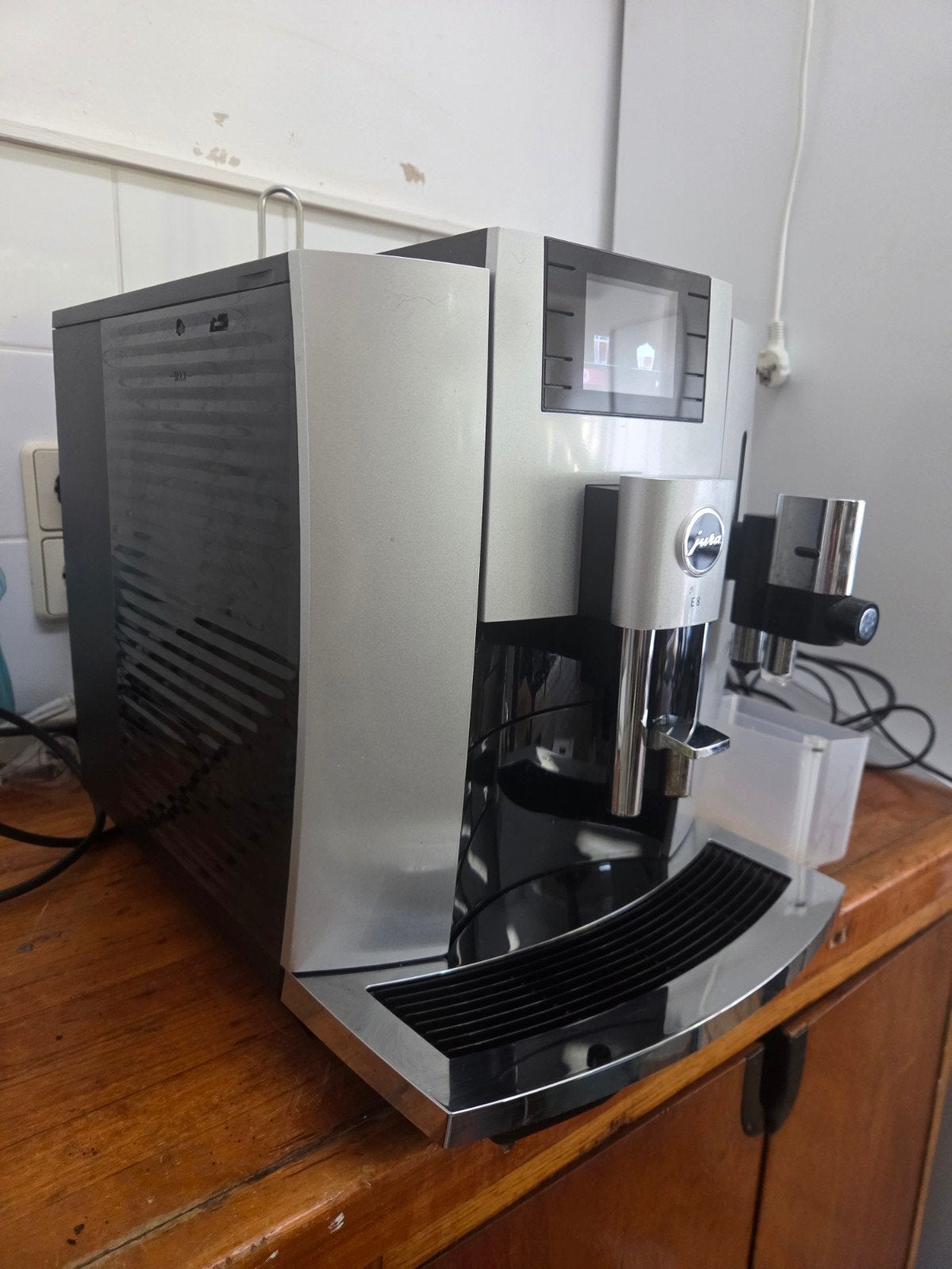 Jura E8 Moonlight Silver Koffiemachine - Zo goed als nieuw, Witgoed en Apparatuur, Koffiezetapparaten, Ophalen, Espresso apparaat
