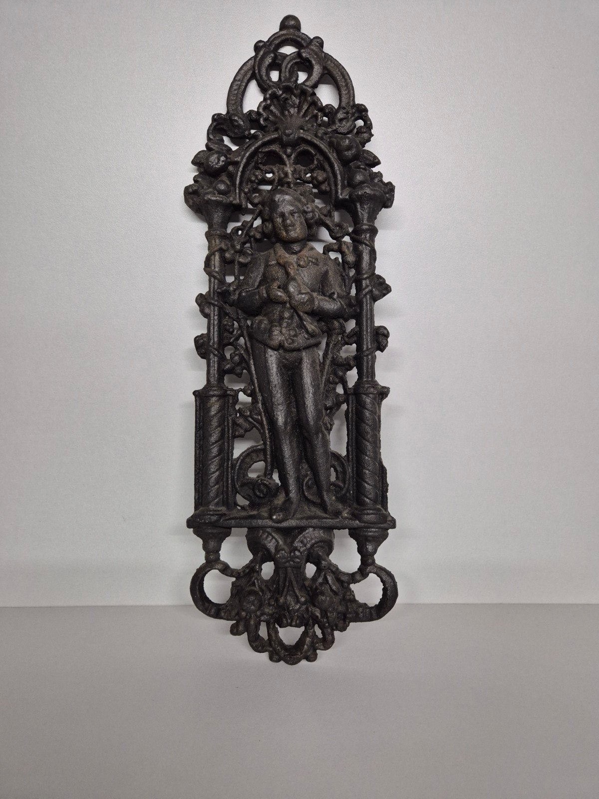 Antiek gietijzeren ornament met figuur, Ophalen of Verzenden