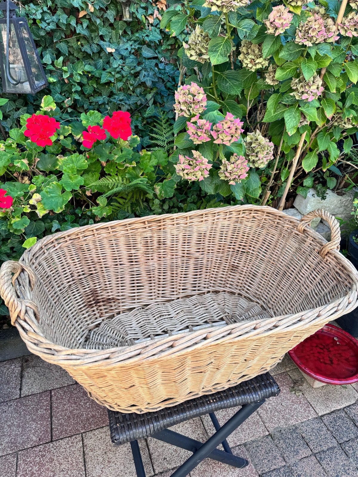 Grote rieten wasmand / opbergmand met handvatten, Ophalen