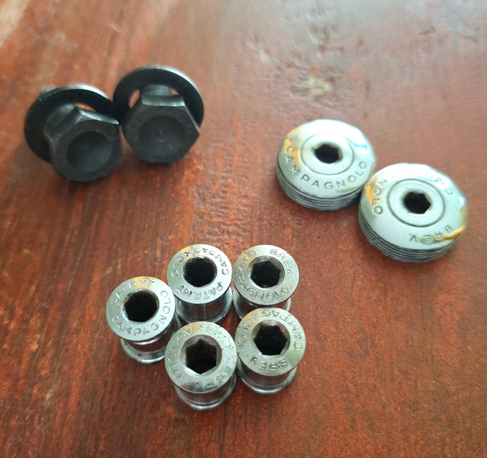 lotje Campagnolo bladboutjes, stofdoppen + crankstel bouten, Fietsen en Brommers, Ophalen of Verzenden