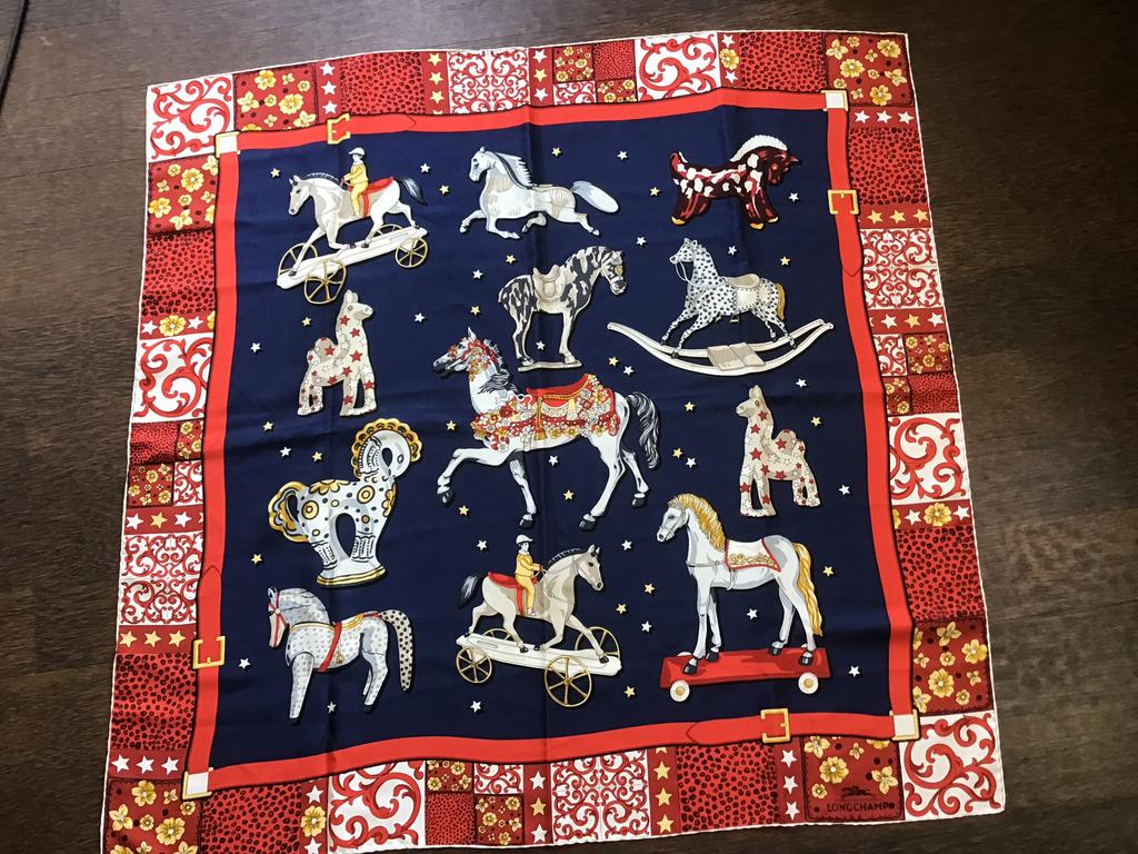 Zijden shawl - Long Champ Paris, Kleding | Dames, Mutsen, Sjaals en Handschoenen, Ophalen of Verzenden, Zo goed als nieuw, Maat 46/48 (XL) of groter