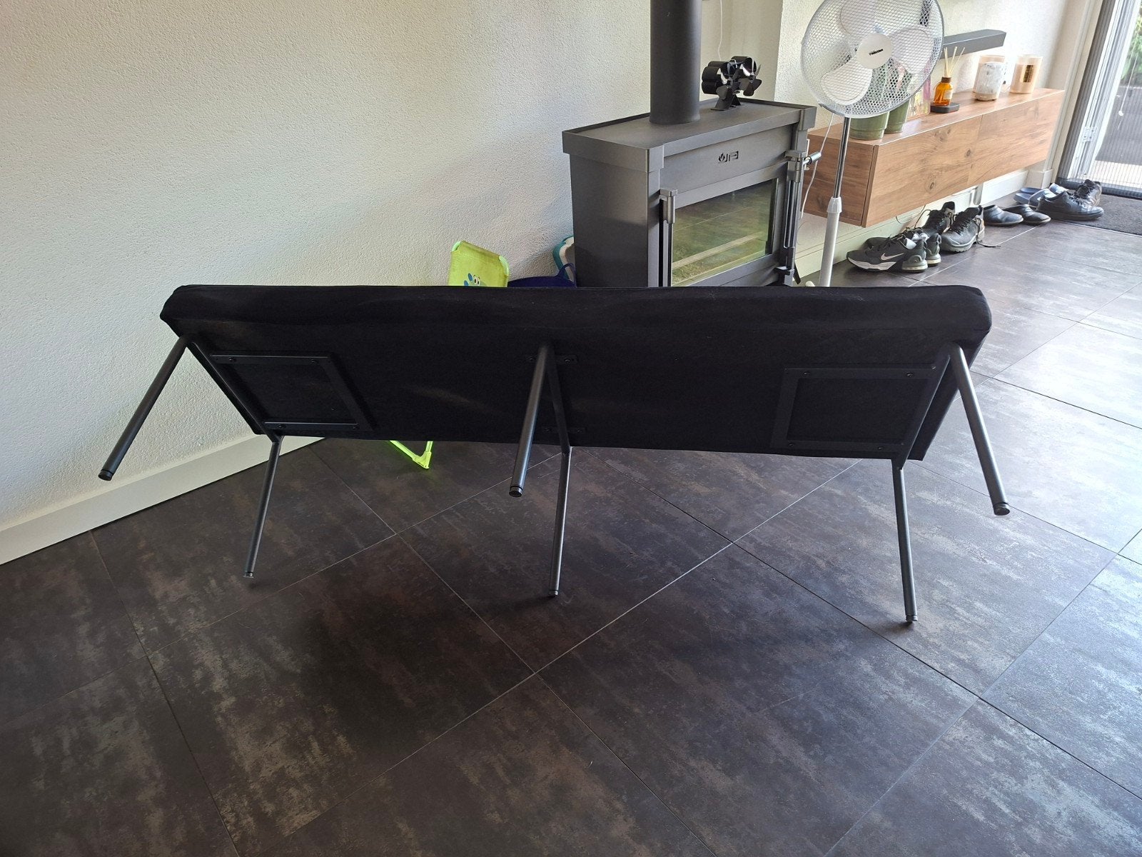 Zwarte fluwelen eetkamerbank met ijzeren poten, Ophalen, Minder dan 75 cm, Zo goed als nieuw, Rechte bank