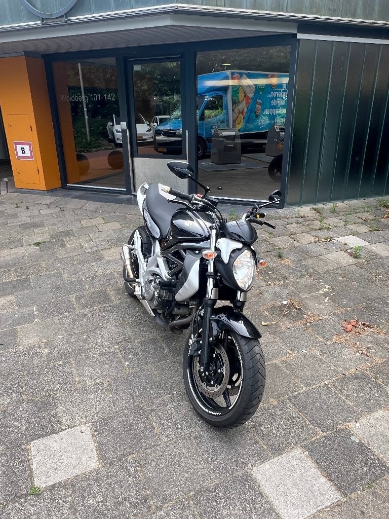 Suzuki SFV650 Gladius, Motoren, 2 cilinders, Sportuitlaat, Occasion, Motorrijbewijs A