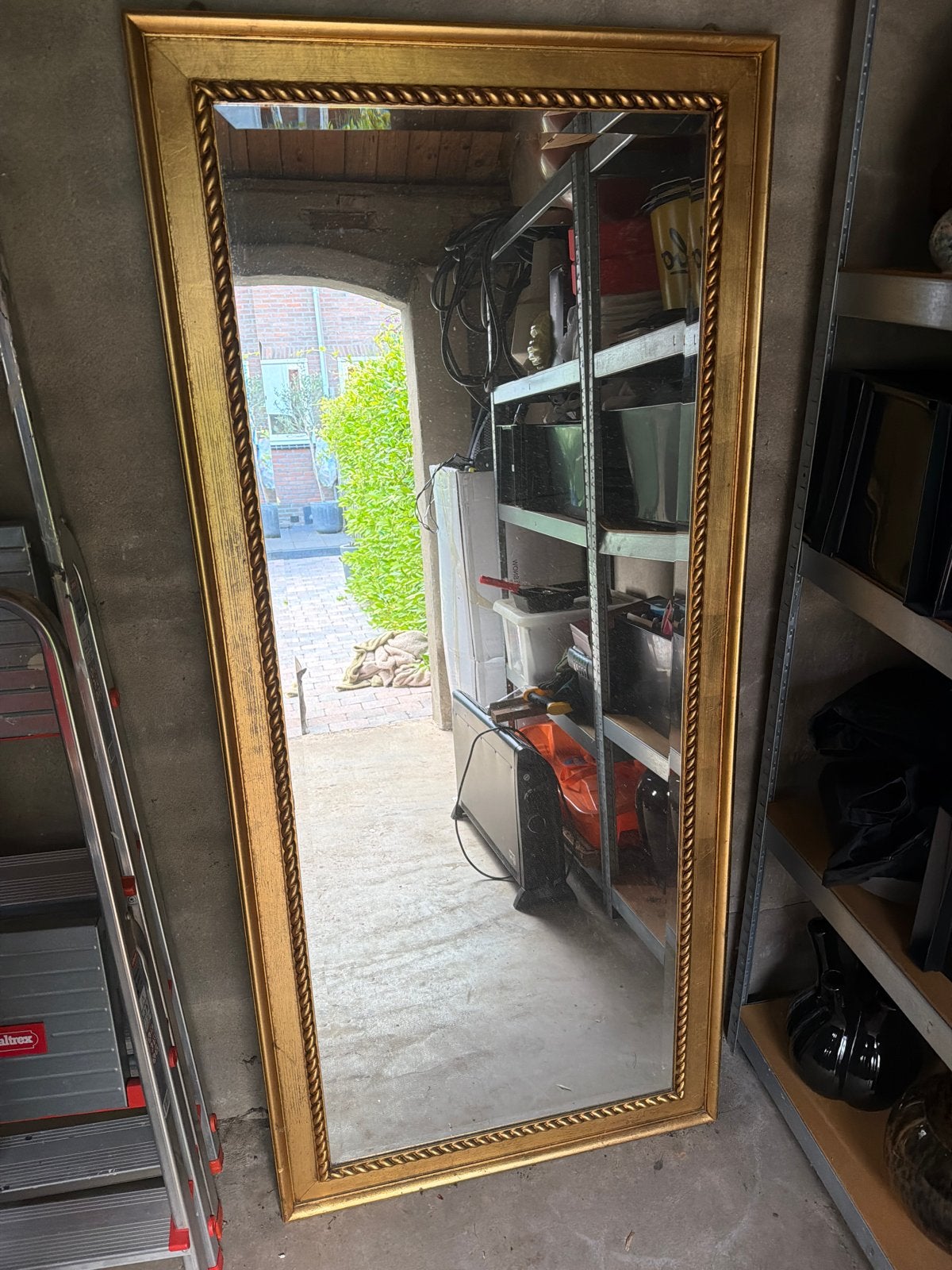 Grote spiegel met gouden lijst, Huis en Inrichting, Woonaccessoires | Spiegels, Ophalen, Gebruikt, 200 cm of meer, Rechthoekig