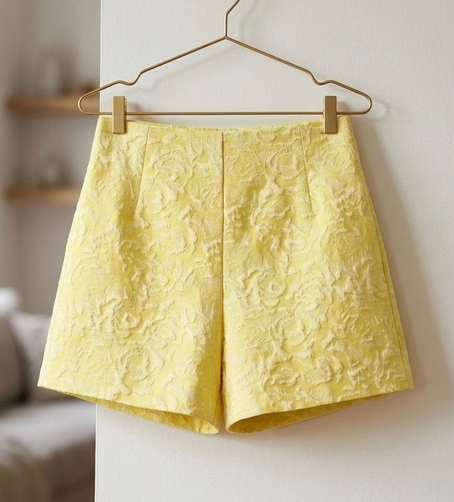Gele shorts met bloemenpatroon - 100% polyester, Kleding | Dames, Broeken en Pantalons, Maat 38/40 (M), Kort, Geel, Nieuw