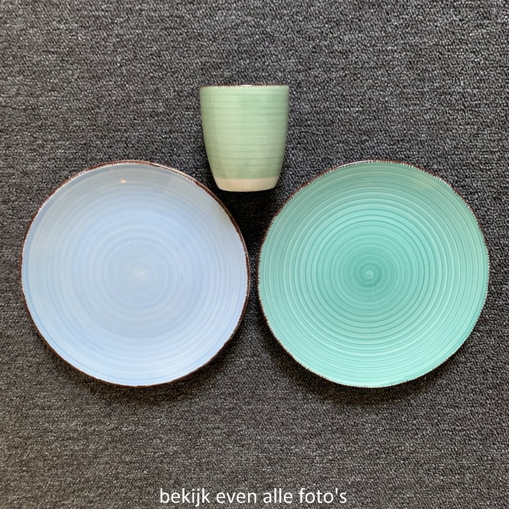 bekertjes, mokjes, 2 azur borden aqua blauw groen, turquoise, Ophalen of Verzenden, Zo goed als nieuw, Bord(en), Overige stijlen