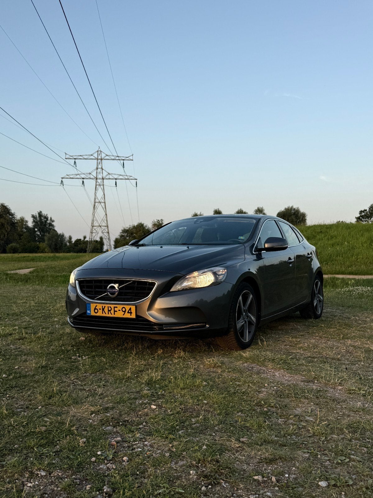 Volvo V40 1.6 T3 150PK 2013 1J APK - boekjes - riem gedaan, Auto's, Volvo, Voorwielaandrijving, Zwart, 4 cilinders, 150 pk