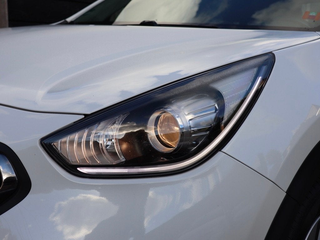 Kia Niro 1.6 GDi Hybrid DynamicLine NL-auto | Carplay, Gebruikt, Leder en Stof, Wit, 1390 kg