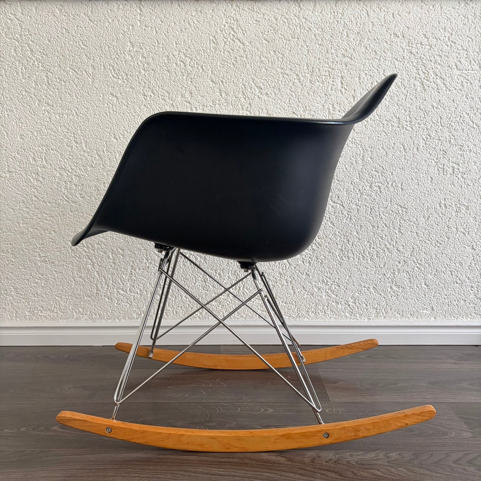 Eames RAR Schommelstoel style, Ophalen, Kunststof, Gebruikt, Zwart