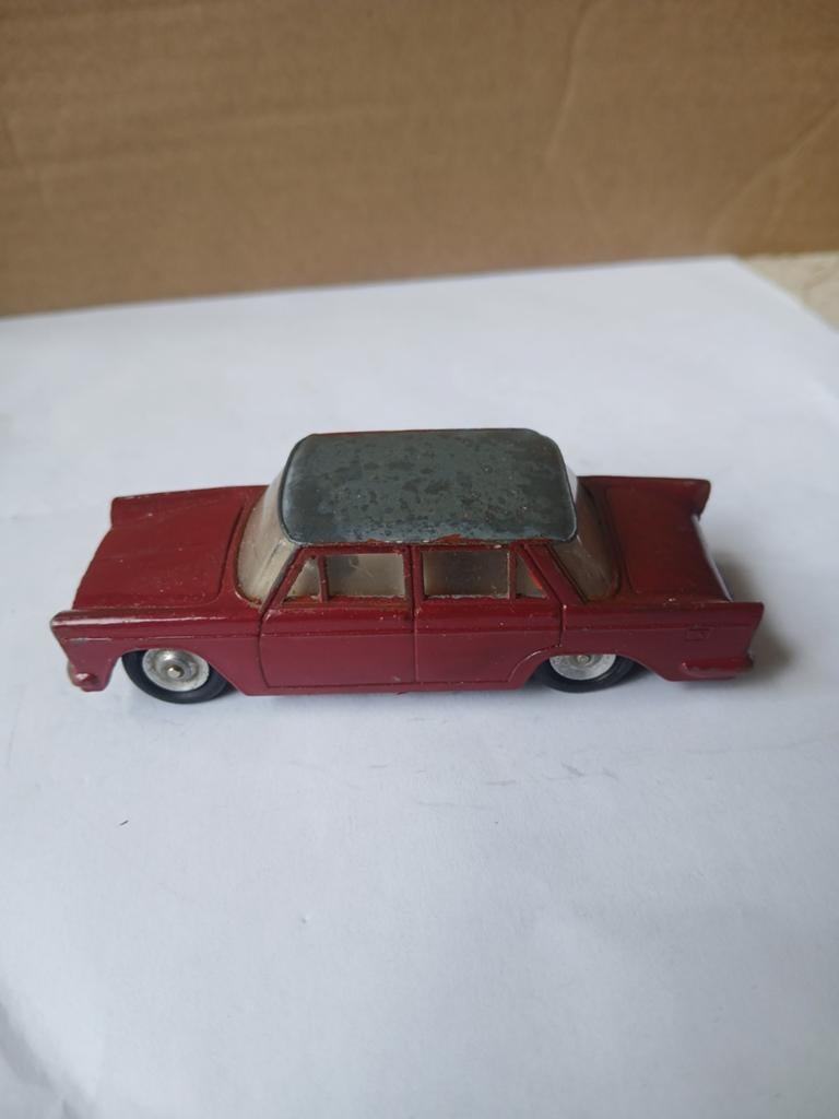 Fiat 1800. Gama 1:41, opknapper, Hobby en Vrije tijd, Modelauto's | 1:43, Ophalen of Verzenden, Gebruikt, Auto, Gama
