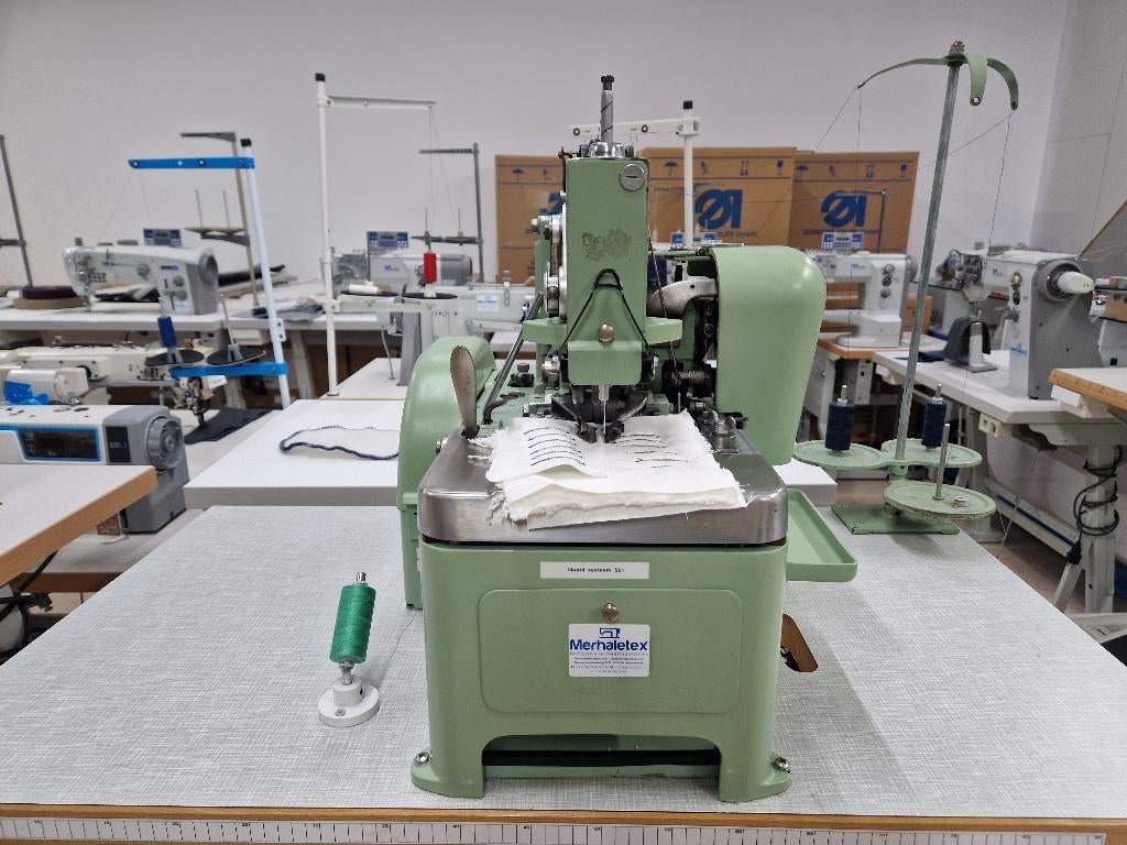reece 101 oogknoopgaten machine zo goed als nieuw, Hobby en Vrije tijd, Naaimachines en Toebehoren, Zo goed als nieuw, Lockmachine