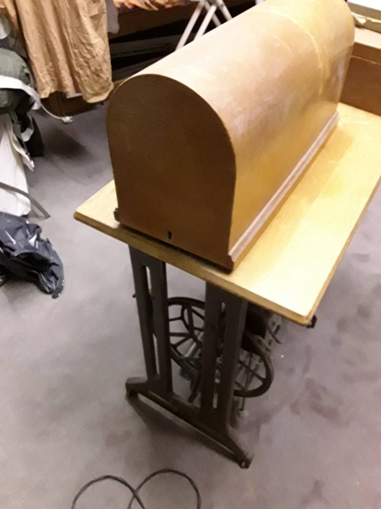 Antieke singer naaimachine, Ophalen