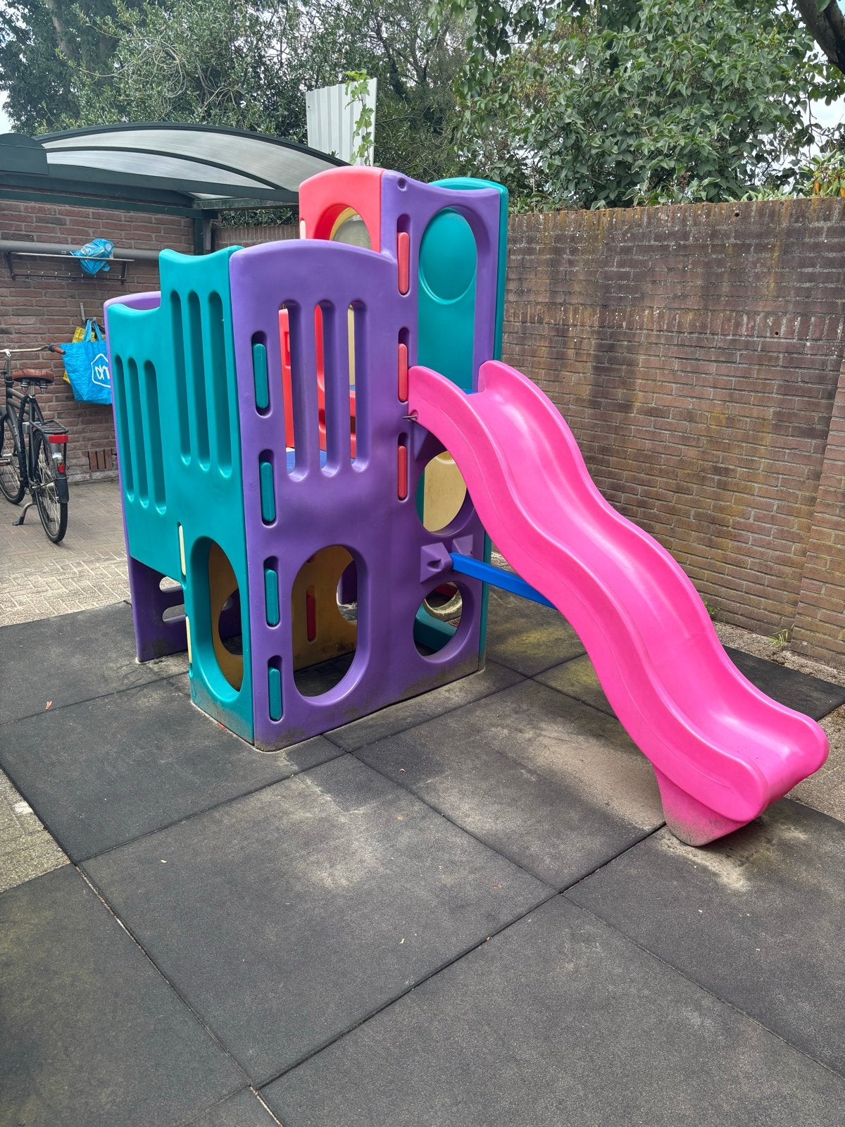 Little Tikes Speeltoestel met 2 Glijbanen - Zo goed als nieu, Kinderen en Baby's, Speelgoed | Buiten | Speeltoestellen, Zo goed als nieuw