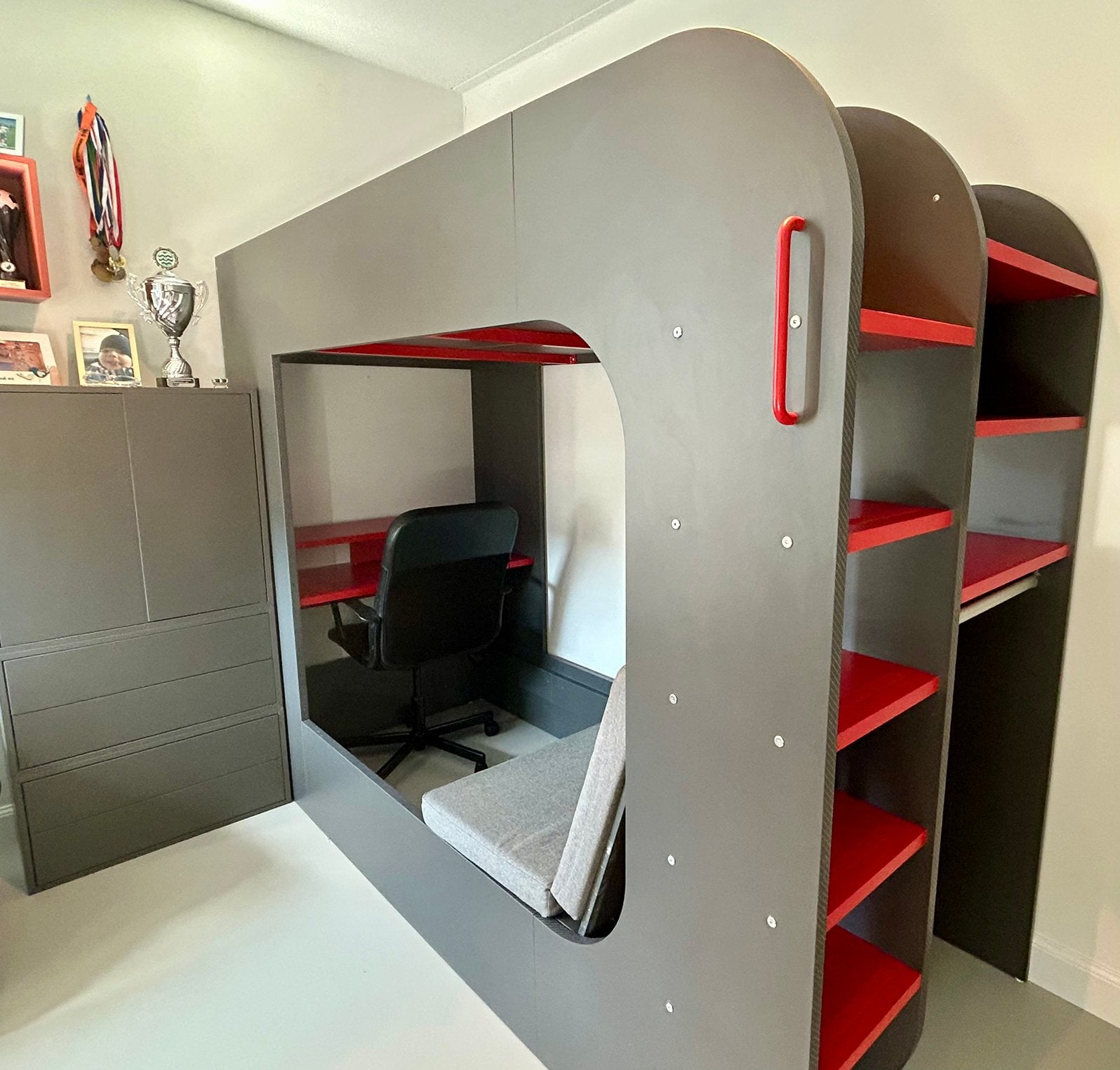 Hoogslaper Cube met bureau, bedbank en opbergruimte, Ophalen, 100 cm, Hoogslaper, Eenpersoons