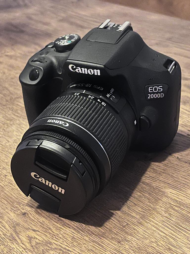 Canon EOS 2000D + 18-55mm lens, Ophalen of Verzenden, Zo goed als nieuw, Canon
