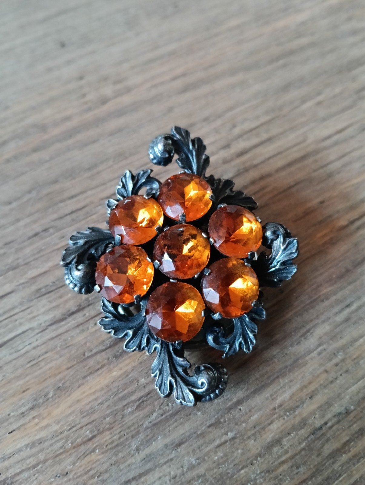 Vintage Broche met Oranje Stenen - Elegant en Tijdloos, Sieraden, Tassen en Uiterlijk, Met kristal, Overige materialen, 4 tot 7 cm
