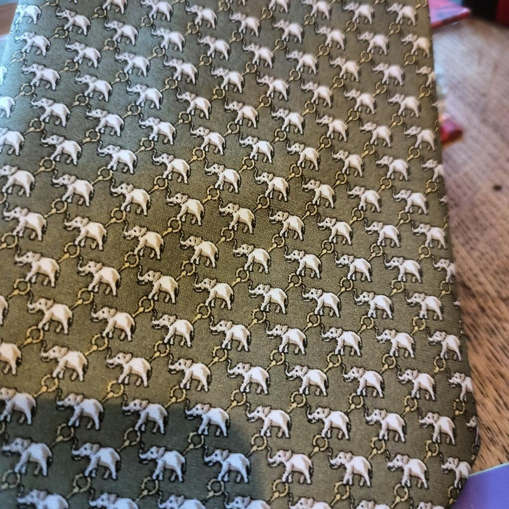 Nieuwe zijden stropdas met olifantjes, Kleding | Heren, Stropdassen, Ophalen of Verzenden, Nieuw