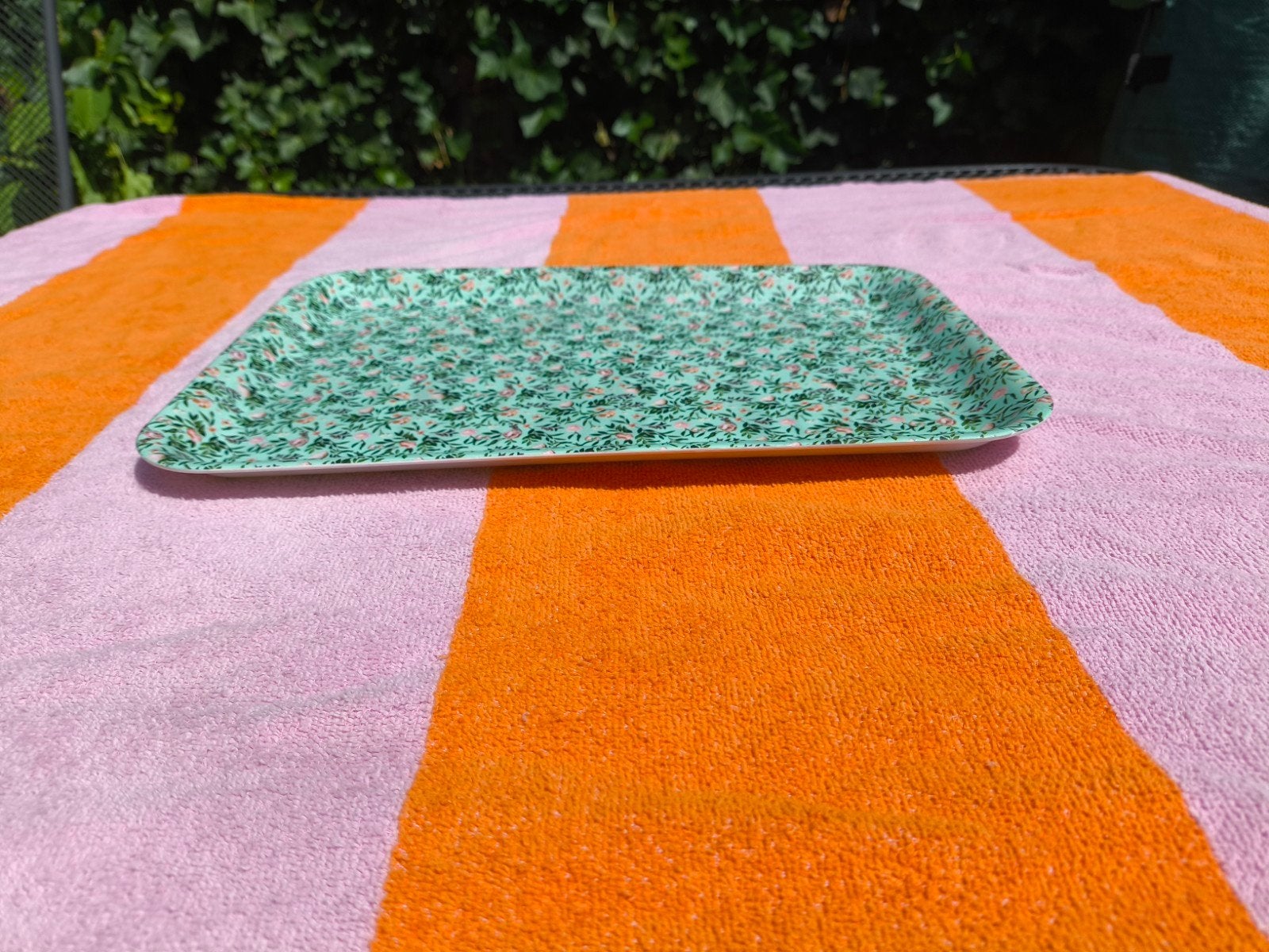 Supermooi dienblad met bloemenprint!, Huis en Inrichting, Woonaccessoires | Dienbladen, Ophalen, Nieuw, Rechthoekig, Kunststof