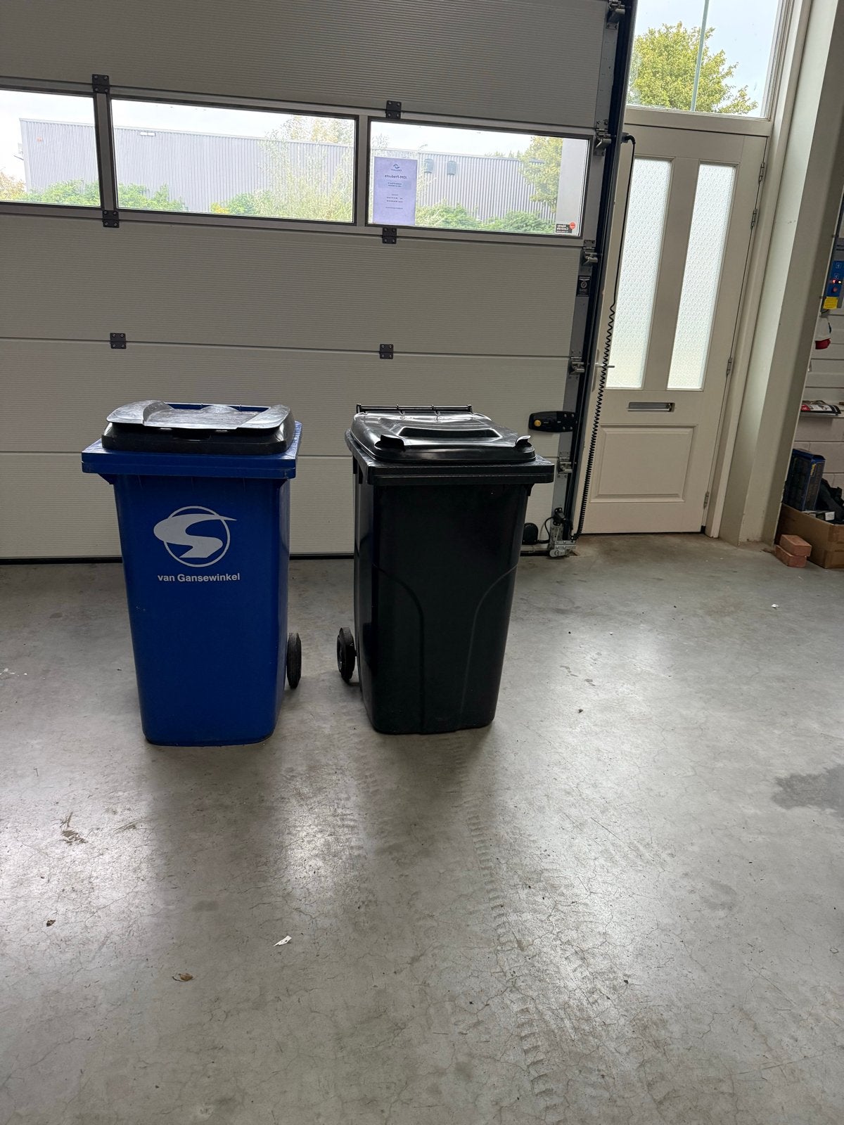 Twee nog goede vuil containers, Ophalen, Gebruikt, 40 tot 60 cm, Overige typen