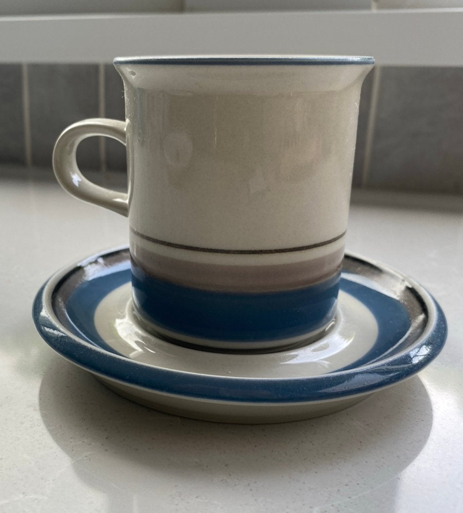 KOOPJE VINTAGE: Mokka Uhtua kop + schotel van Arabia Finland, Ophalen of Verzenden