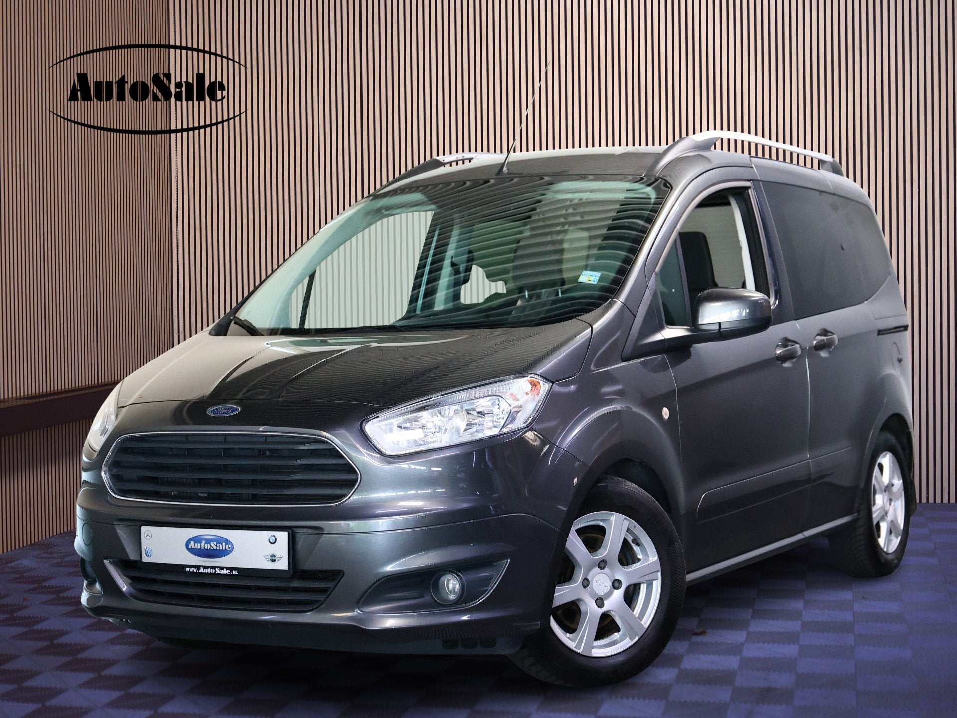 Ford Tourneo Courier 1.0 Titanium NAVI BT CAMERA STOELVW PDC, Voorwielaandrijving, Gebruikt, Zwart, Origineel Nederlands