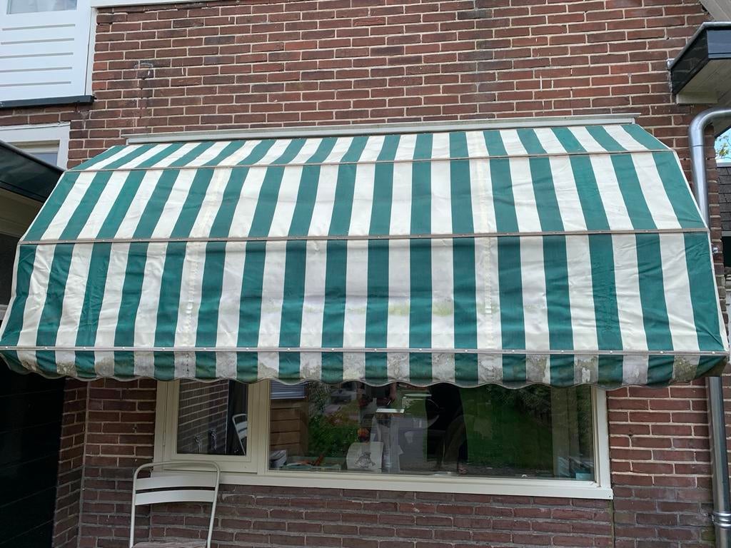 Gebruikt Markies Zonnescherm - Groen/Wit Gestreept, Tuin en Terras, Zonneschermen, Ophalen, Markies, Minder dan 150 cm, Minder dan 250 cm