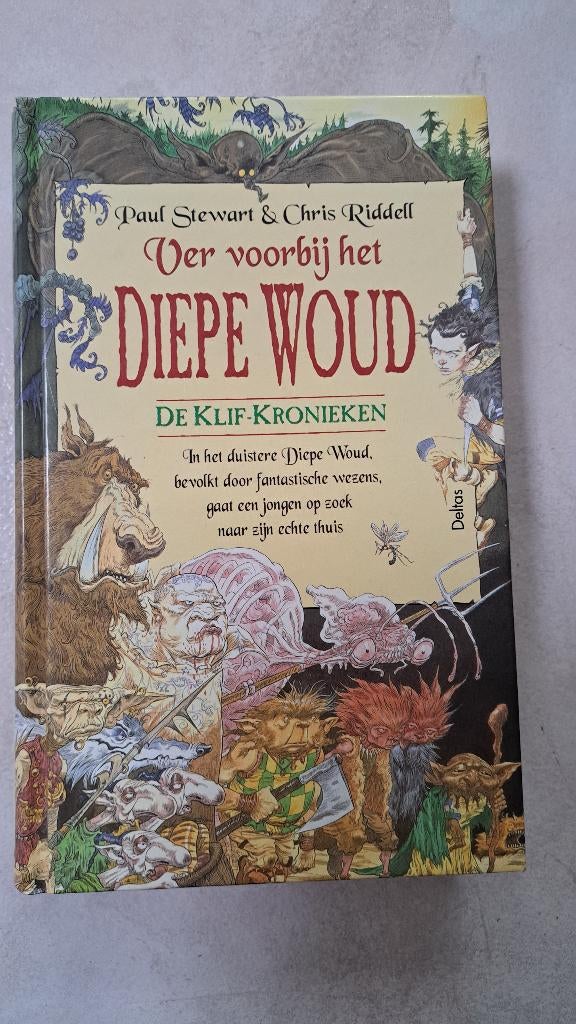 De Klif-kronieken (HC) deel 1, Ophalen of Verzenden, Gelezen, Paul Stewart en Chris Riddell