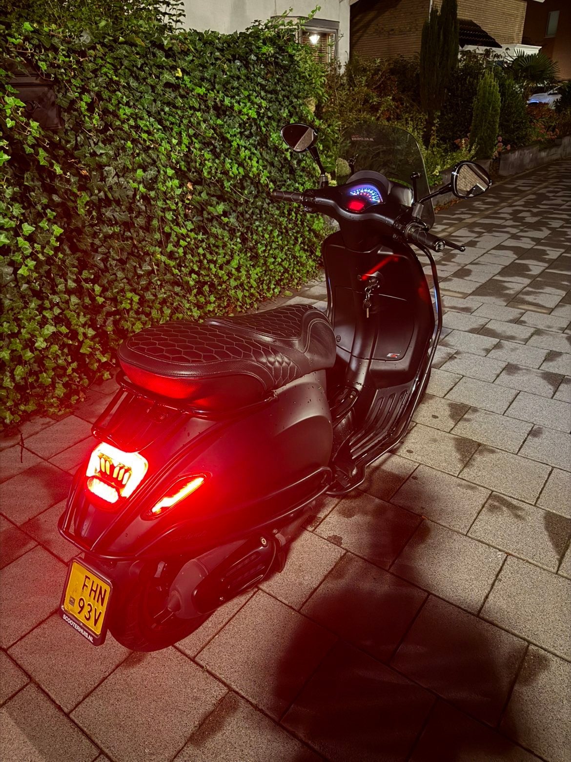 Vespa Sprint e5 2021 mat zwart, Ophalen, Gebruikt, Maximaal 45 km/u, Benzine