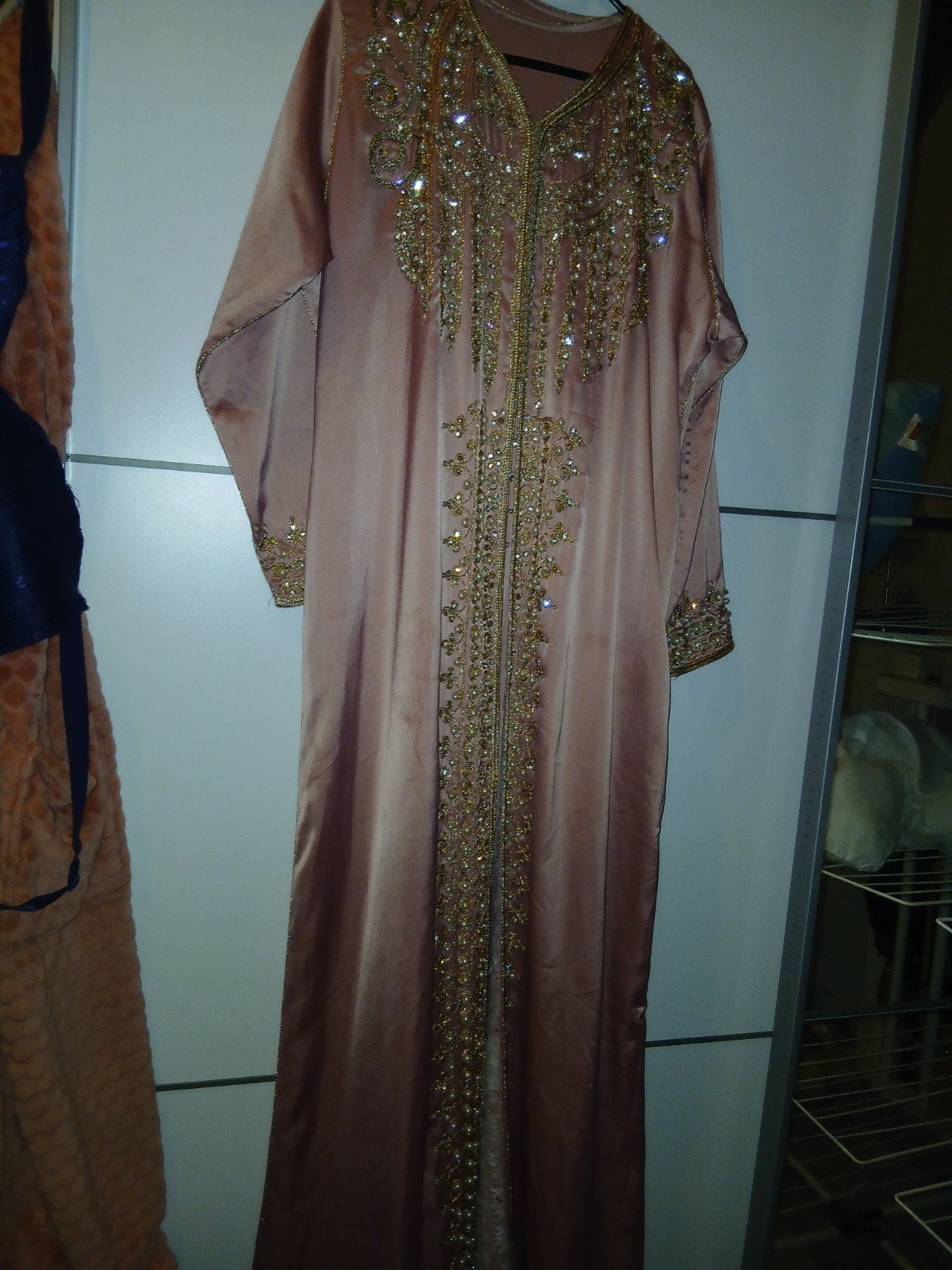 Prachtige Roze Marokkaanse Kaftan met Gouden Borduurwerk, Maat 38/40 (M), Overige typen, Ophalen of Verzenden, Roze