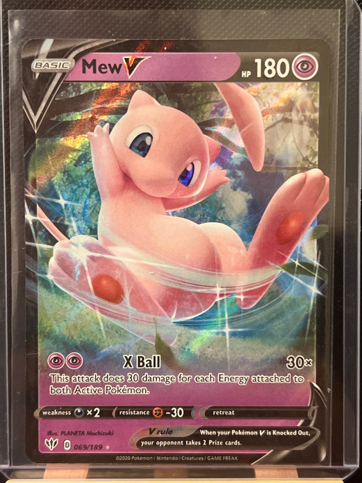 Mew V Pokémon Kaart (069/189) - Zo goed als nieuw, Ophalen of Verzenden, Zo goed als nieuw, Losse kaart, Foil