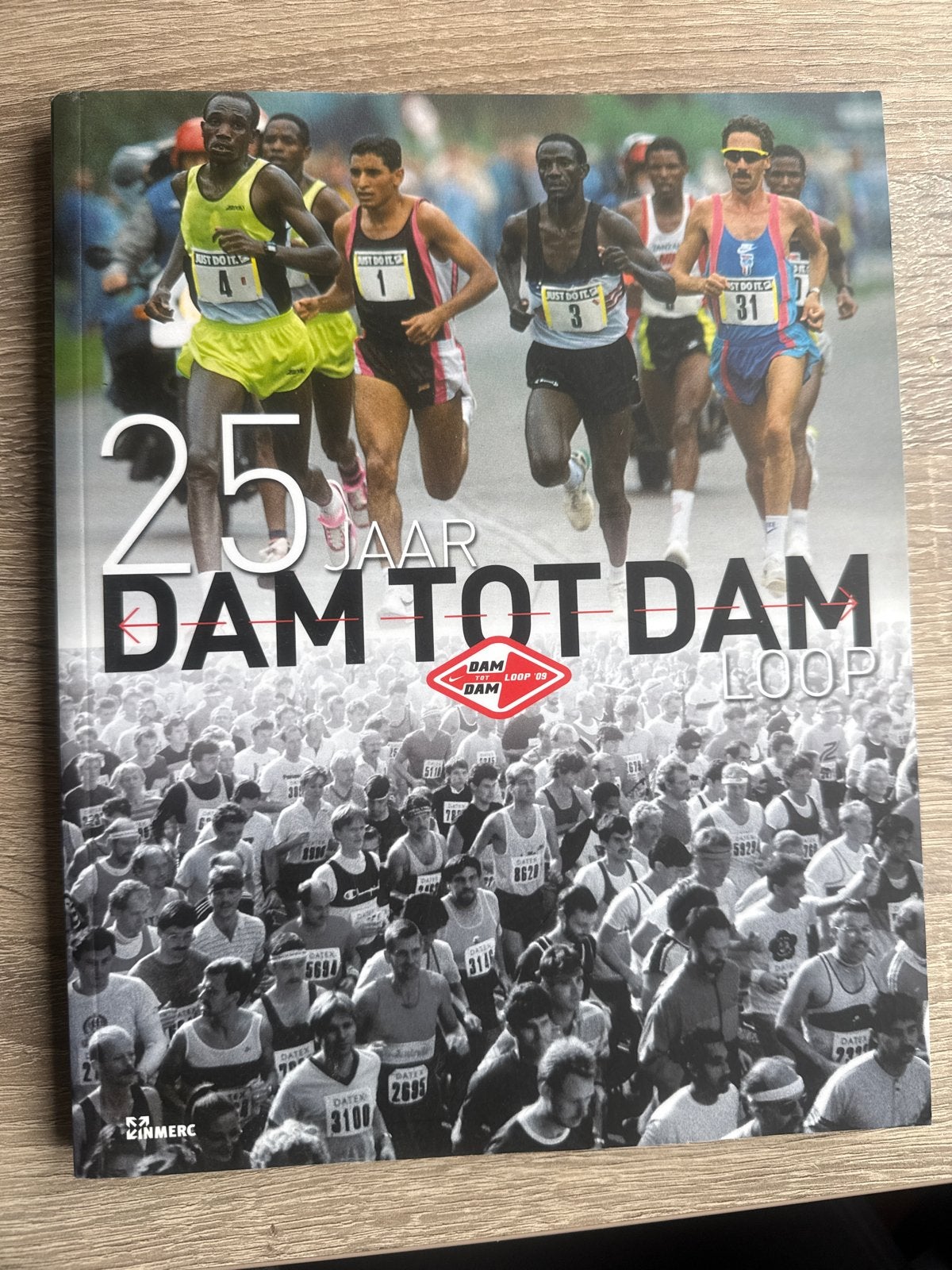 25 Jaar Dam tot Dam Loop - Jubileumboek Hardlopen, Ophalen of Verzenden, Zo goed als nieuw, Lopen en Fietsen